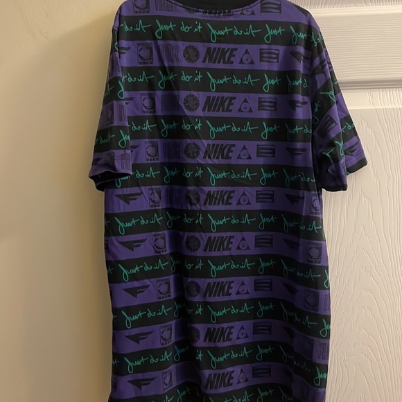 Nike boys t shirt just do it gently used size Xl purple And black - Picture 5 of 5